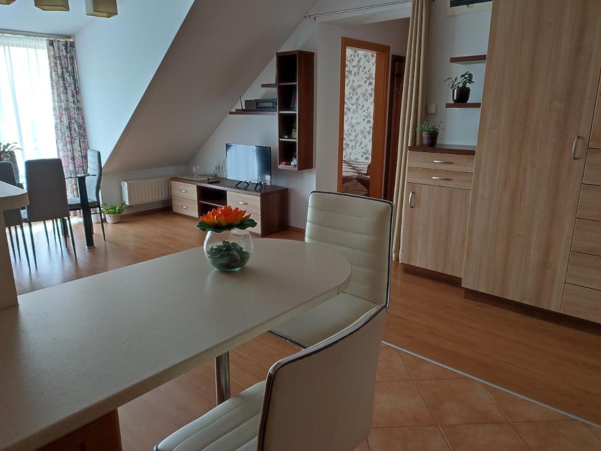 Larix Apartman Sárvár Eksteriør bilde